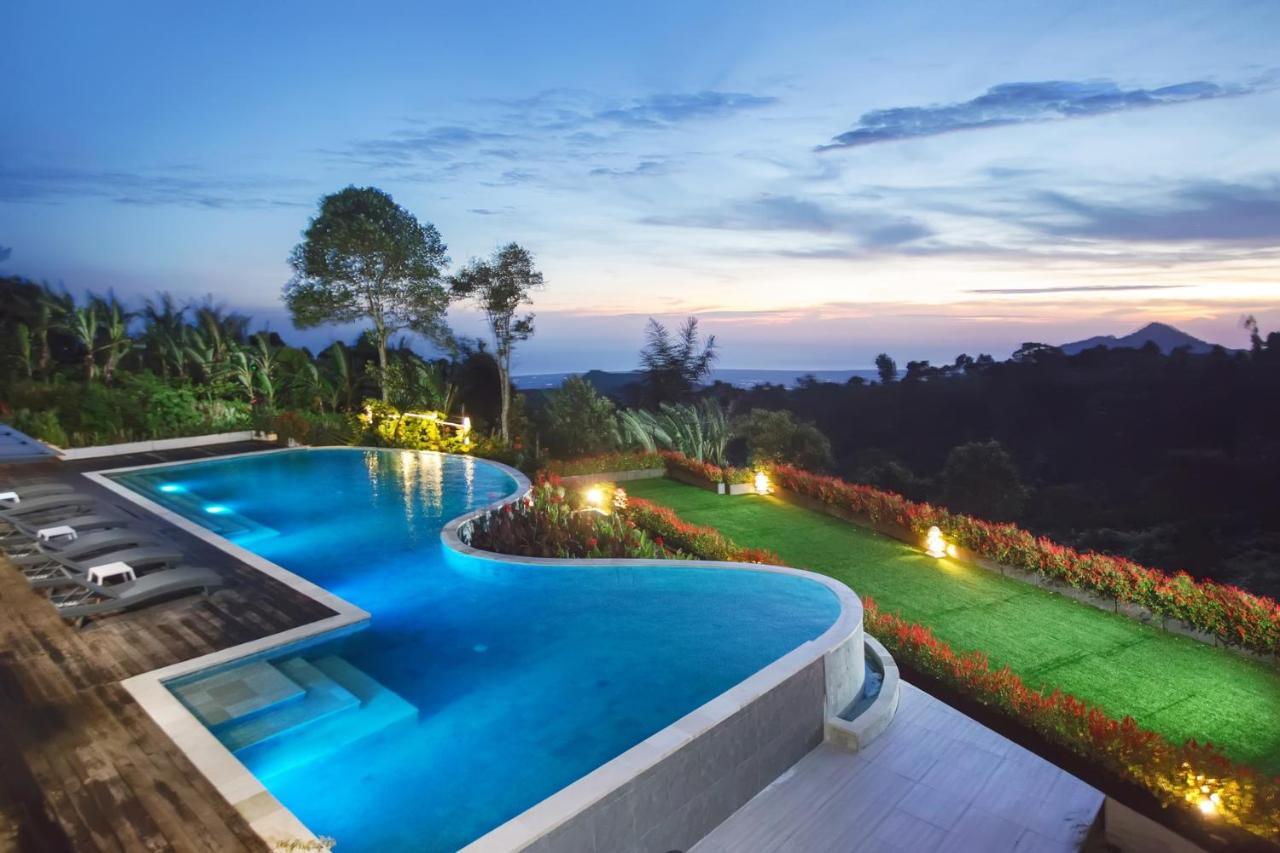 Giriwood Hotel & Villa Munduk  Exterior photo