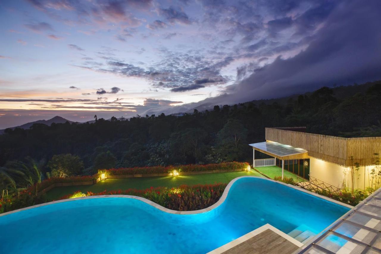 Giriwood Hotel & Villa Munduk  Exterior photo